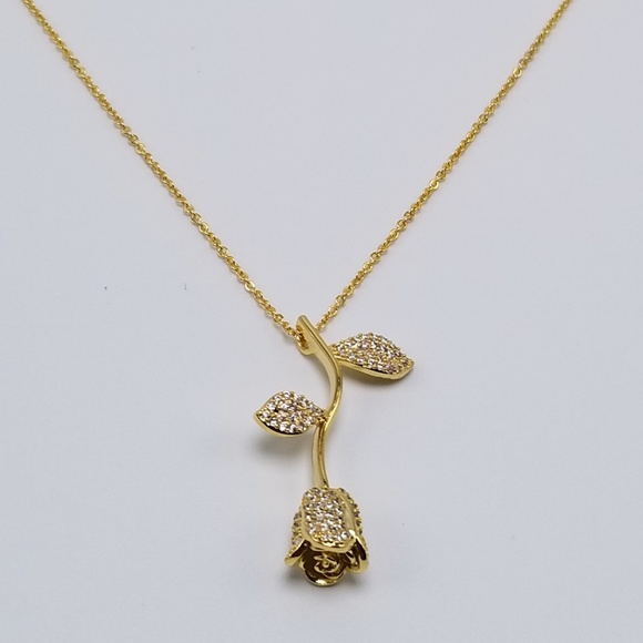 Jewelry - 🔥14k gold plated rose necklace with rhinestones